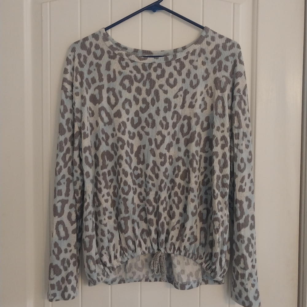 Girls justice leopard print shirt blue grey and white size 18/20